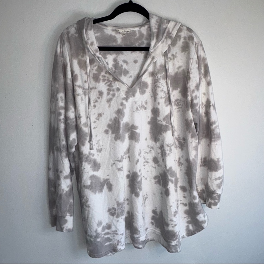 Jane and Delancey Gray and White Tie-Dye Hoodie